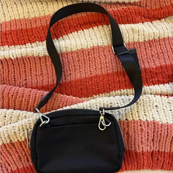 lululemon athletica Black Crossbody Bag - Picture 7 of 8